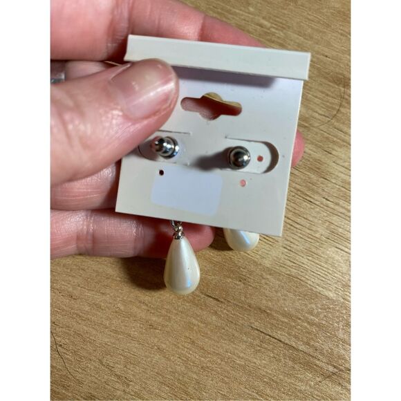 Pearl and Rhinestone Matching Necklace and Earrings (x2) Set - Picture 8 of 8